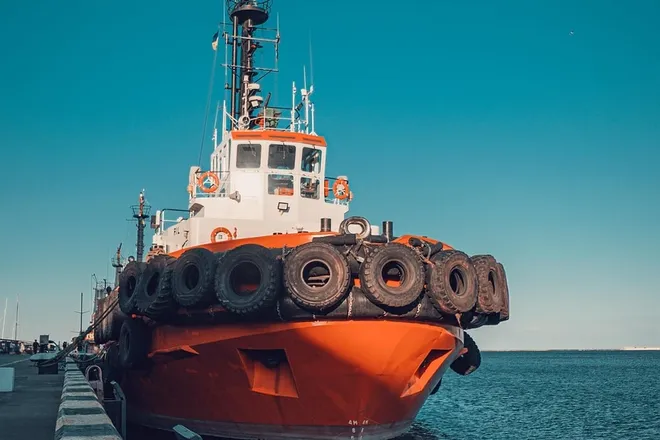 You are currently viewing It’s a plastic-guzzling river barge