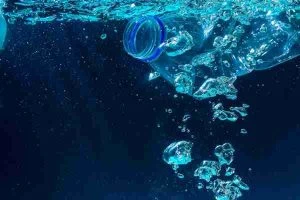 Read more about the article Tiny bubbles take on ocean plastic